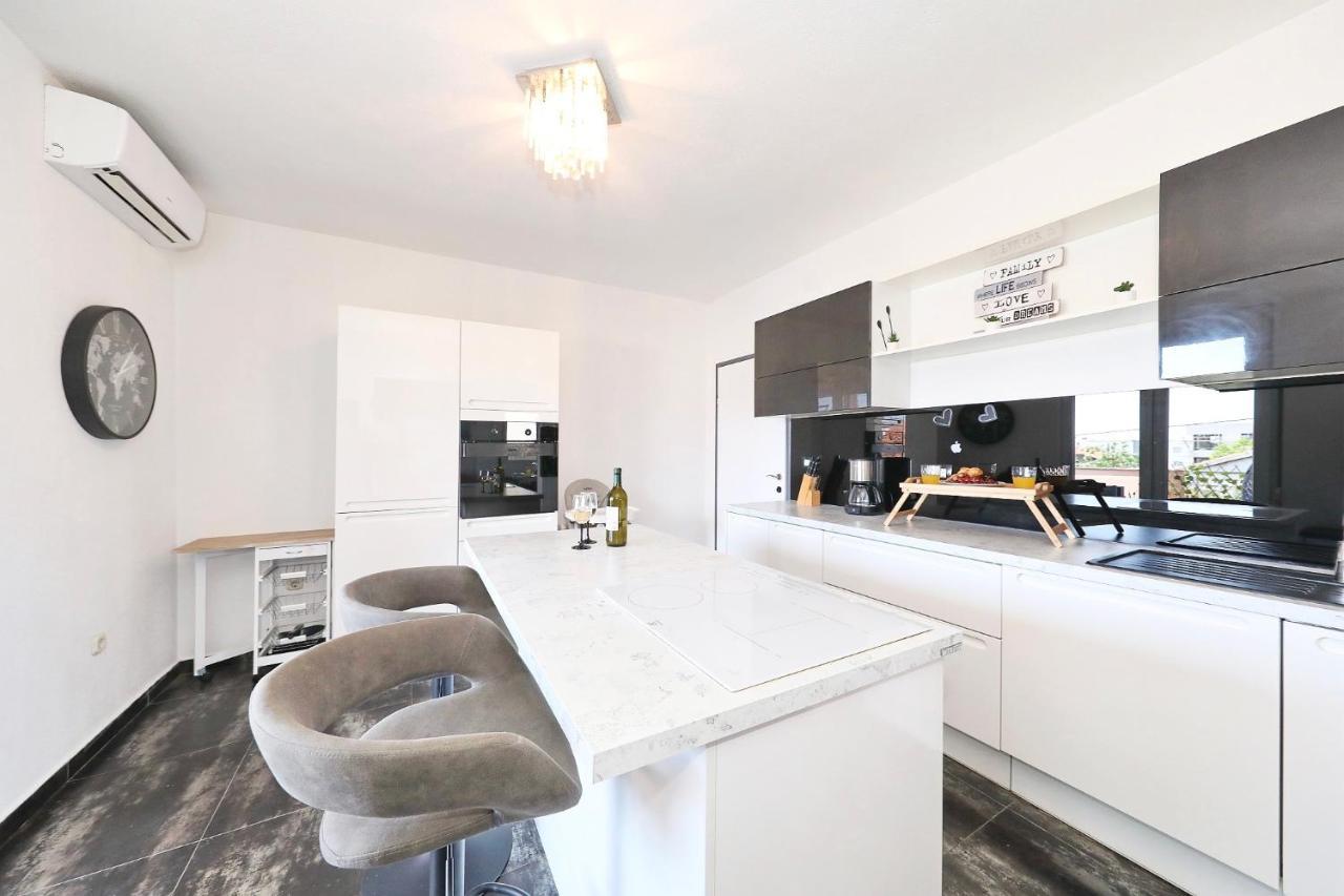 Apartman Nika Sa Jacuzzijem Zadar Zewnętrze zdjęcie